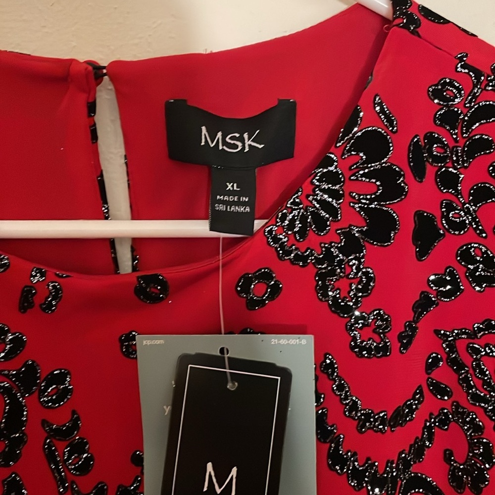 This dress has it all, gorgeous red color, sparkles, bodycon style and sleeves! - Picture 2 of 7